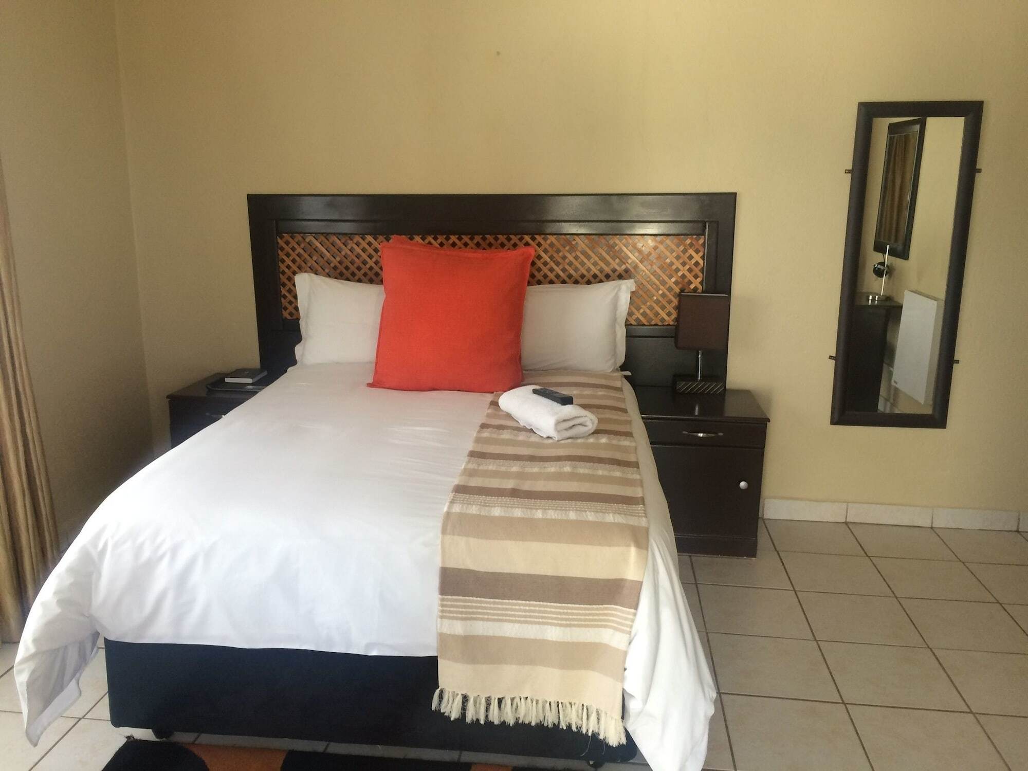 Mcbest Guest House Ermelo Bagian luar foto
